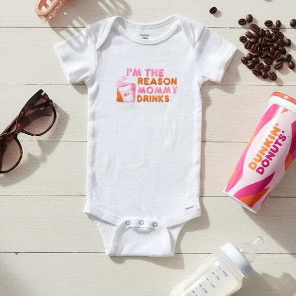 😂 Gerber “I’m the Reason Mommy Drinks” Funny Baby Onesie – Size 18 Months - Picture 1 of 6